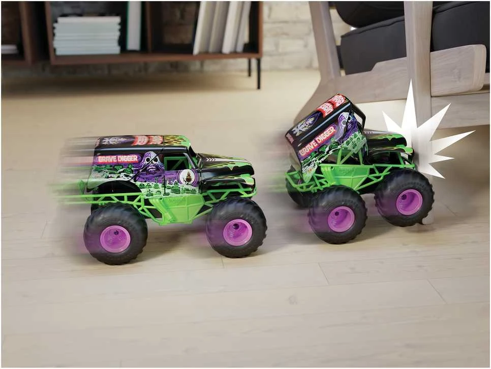 Nuotoliniu būdu valdomas visureigis MONSTER JAM RC Smash & Bash Grave Digger
