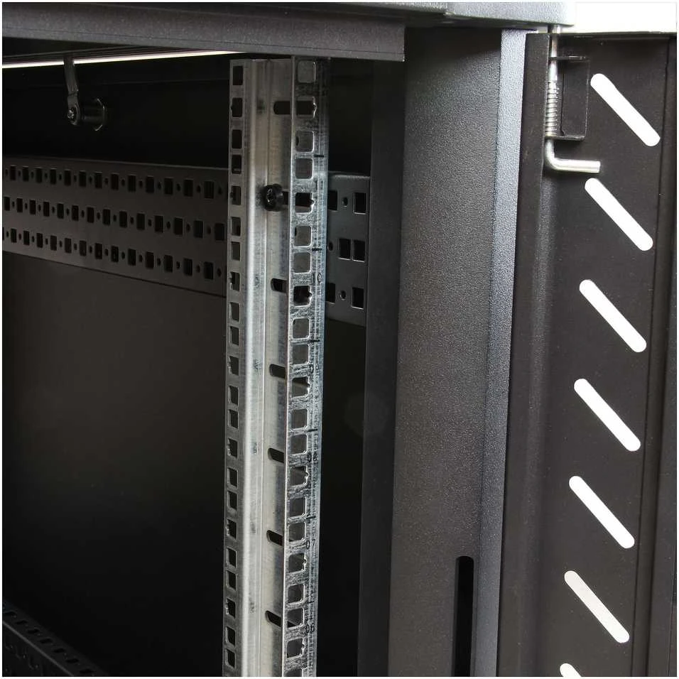 StarTech.com 4 stulpų 12U serverio stelažo spintelė, užrakinama 19 colių duomenų stelažo spintelė kompiuteriams / AV / IT įrangai, biuro / namų tinklo stelažas su ratukais ir reguliuojamais tvirtinimo bėgeliais, laisvai pastatoma stelažas, 12U, 800 kg, rakto spyna, ratukai, 43,5kg