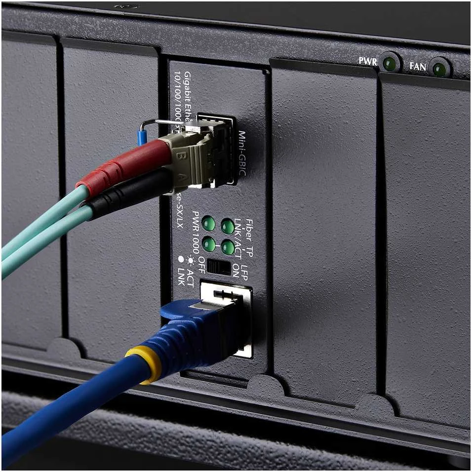 Konverteris šviesolaidinis StarTech StarTech MCM1110SMLC20 tinklo keitiklis 2000 Mbit/s 1310 nm Vienmodis Juodas