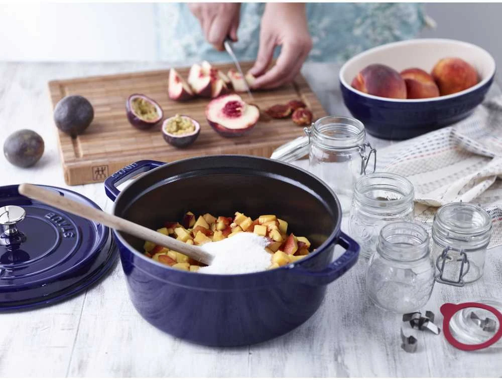Staub Round Cocotte, 24cm ketaus, tamsiai mėlyna