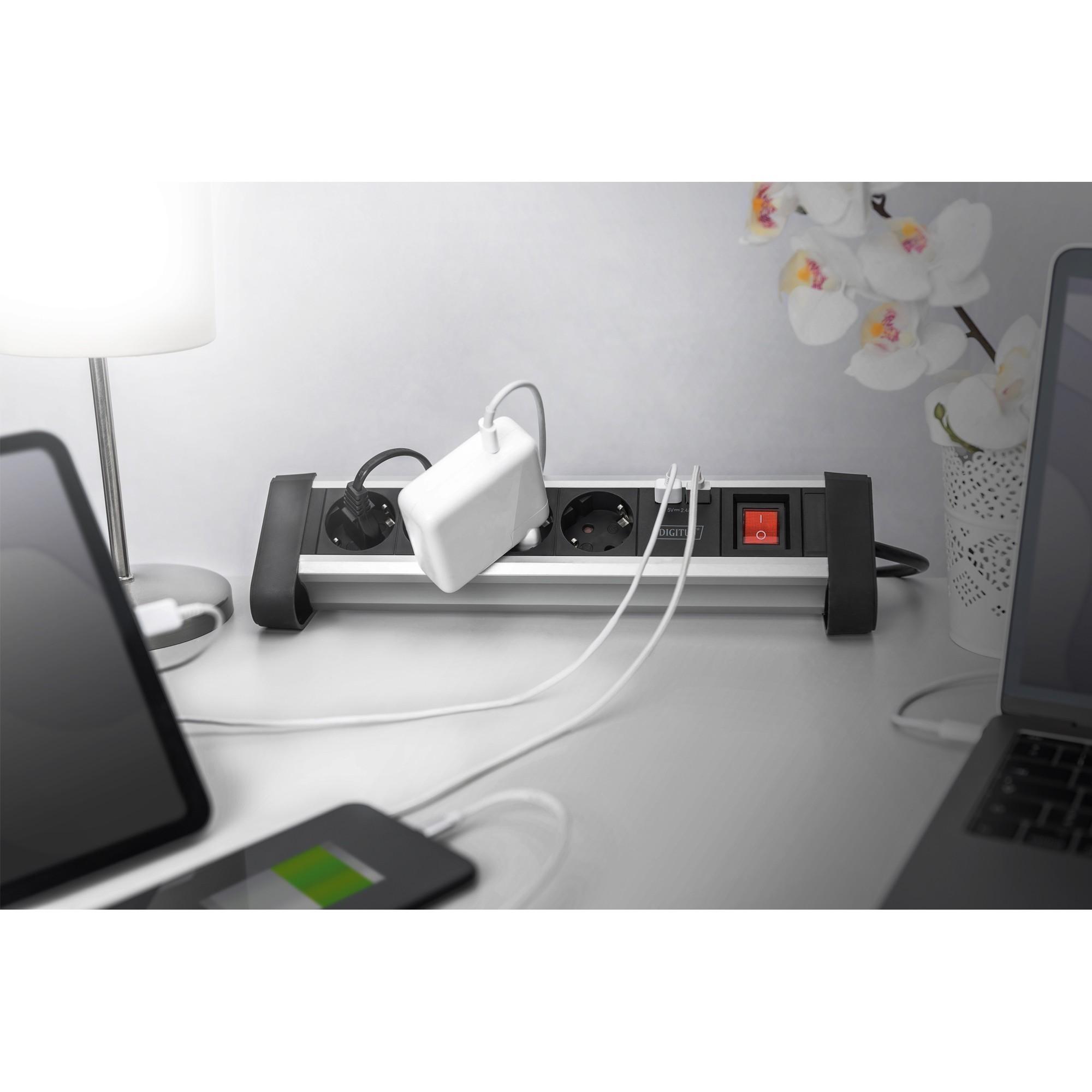 Assmann Electronic DIGITUS 4 krypčių biuro lizdų juostelė su 2x USB jungtys