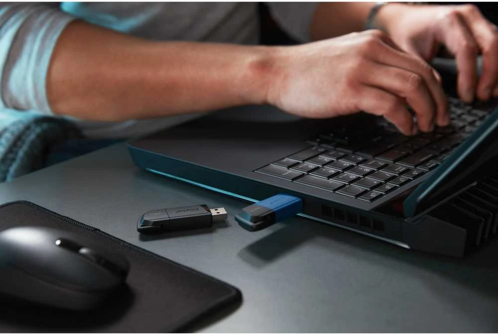 Kingston 64GB USB3.2 Gen 1 DataTraveler Exodia M (Juodas + Mėlyna)
