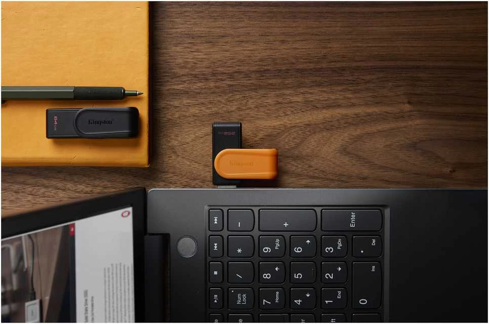 KINGSTON 64GB Portable USB 3.2 Gen 1 DataTraveler Exodia S Juodas/Juodas