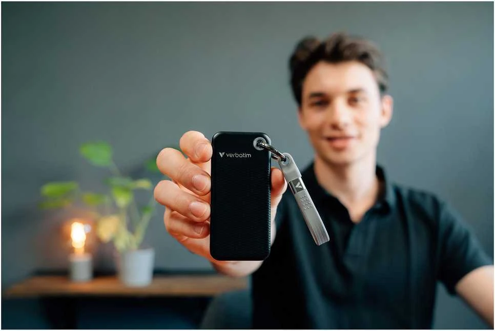 Kietasis diskas Verbatim 2TB SSD Keychain with USB 3.2 Gen.2 Cable Juodas-Pilkas 32194
