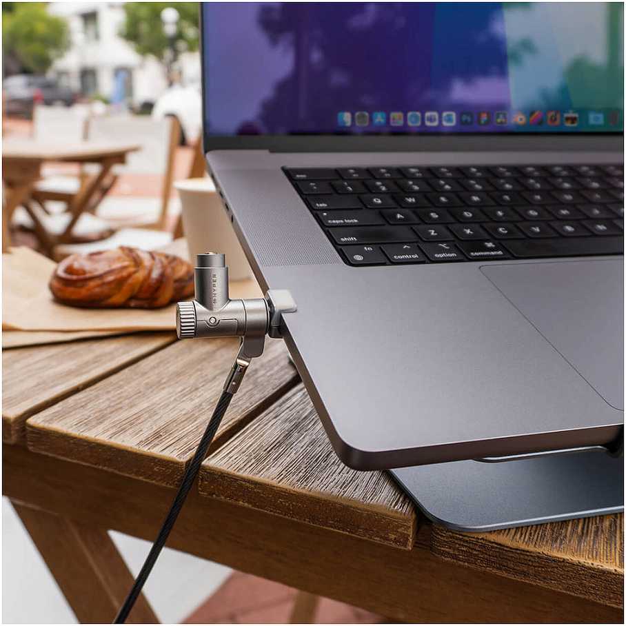 Targus „Hyper MacBook Pro“ kabelio spyna