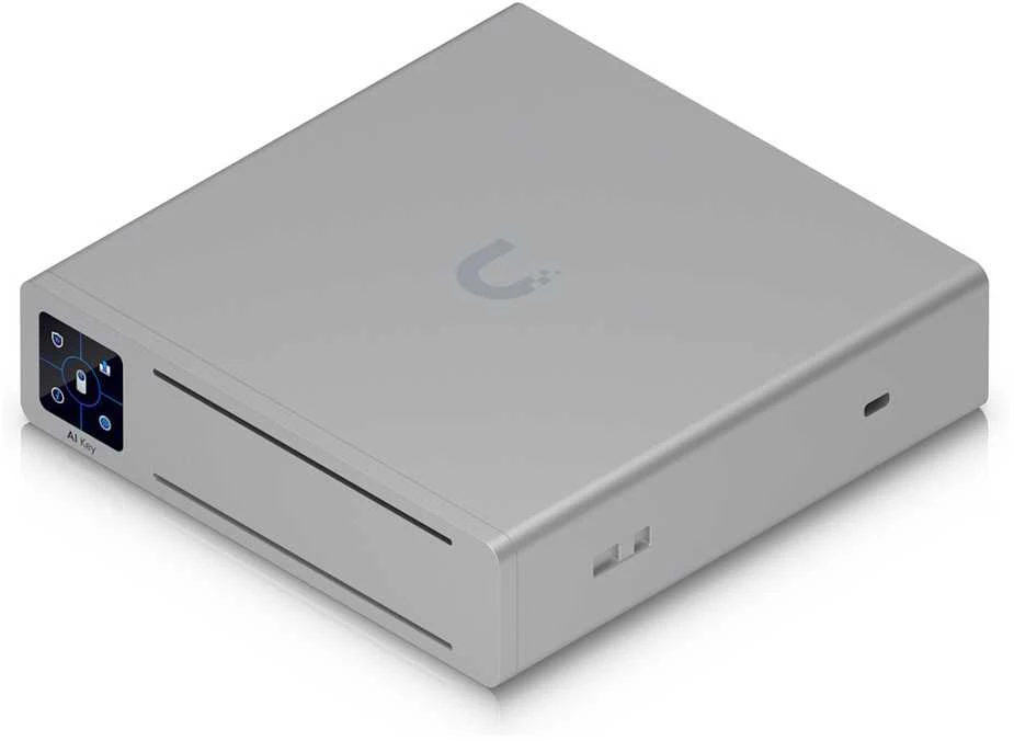 „UBIQUITI AI KEY EDGE“ – dirbtinio intelekto įrenginys, galintis išanalizuoti iki 1000 išmaniųjų aptikimo įvykių per valandą, pagerindamas įvykius išsamiomis klasifikacijomis ir natūralios kalbos paieška.