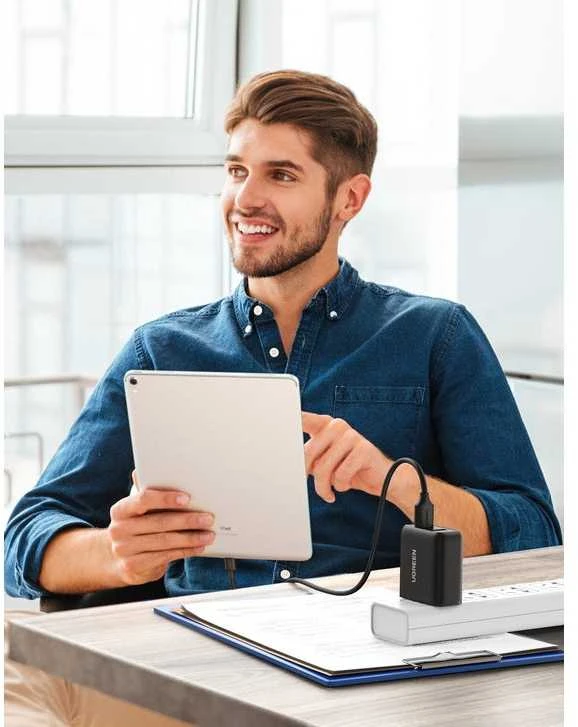 Greitas įkroviklis UGREEN, 2xUSB-A, 18W, PD 3.0 EU (juodas)