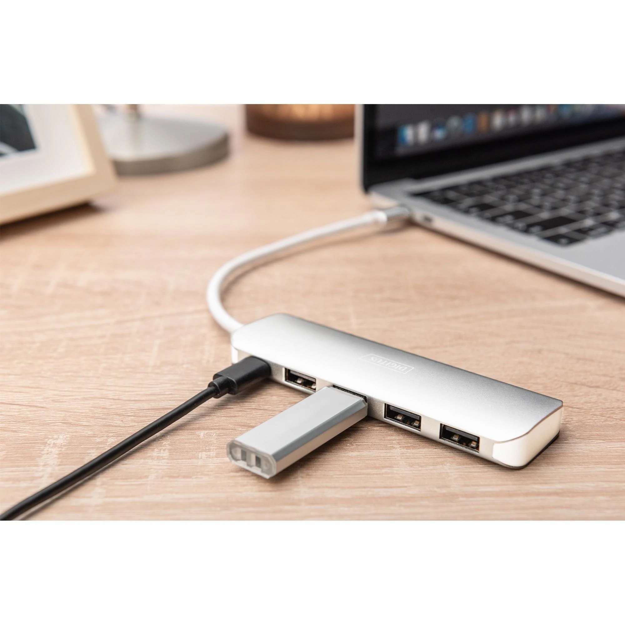 DIGITUS DA-70242-1 DIGITUS HUB 4 prievadų USB 3.0 SuperSpeed su C tipo maitinimo tiekimu aliuminio