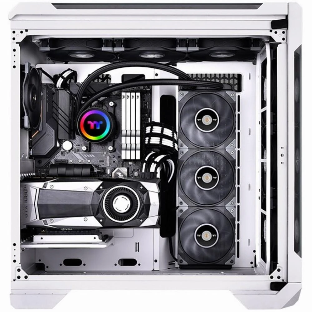 Thermaltake skysčio aušinimo sistema korpuse