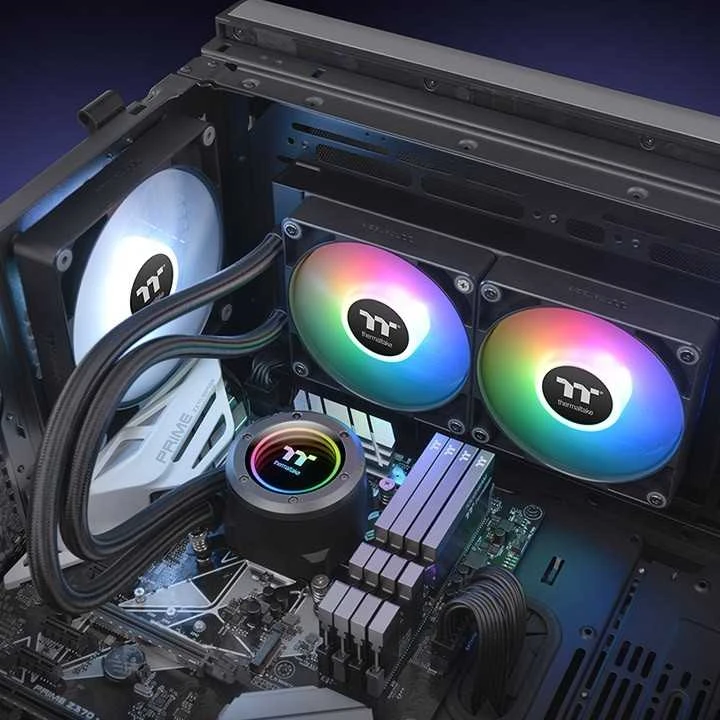 Thermaltake TH240 V2 skysto aušinimo sistema kompiuterio viduje