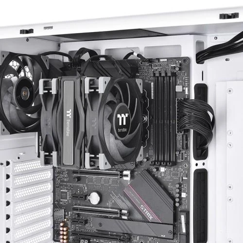 Thermaltake TOUGHAIR 710 aušintuvas sistemos viduje