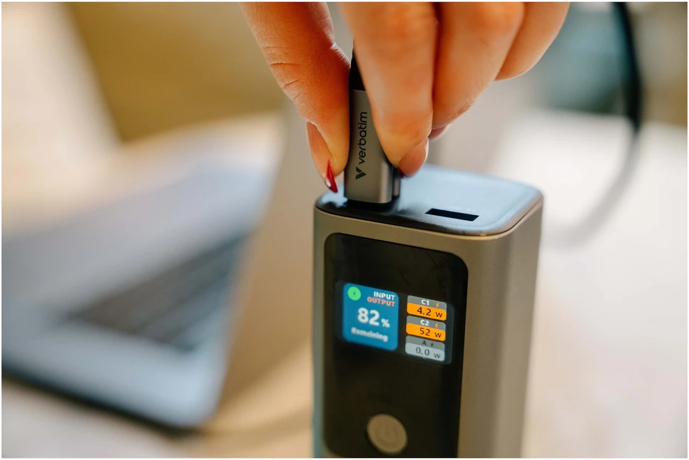 Verbatim Charge 'n' Go išorinė baterija, 27000mAh, 2× USB-C PD 3.1 140W + USB-A QC 3.0 18W, Pilkas
