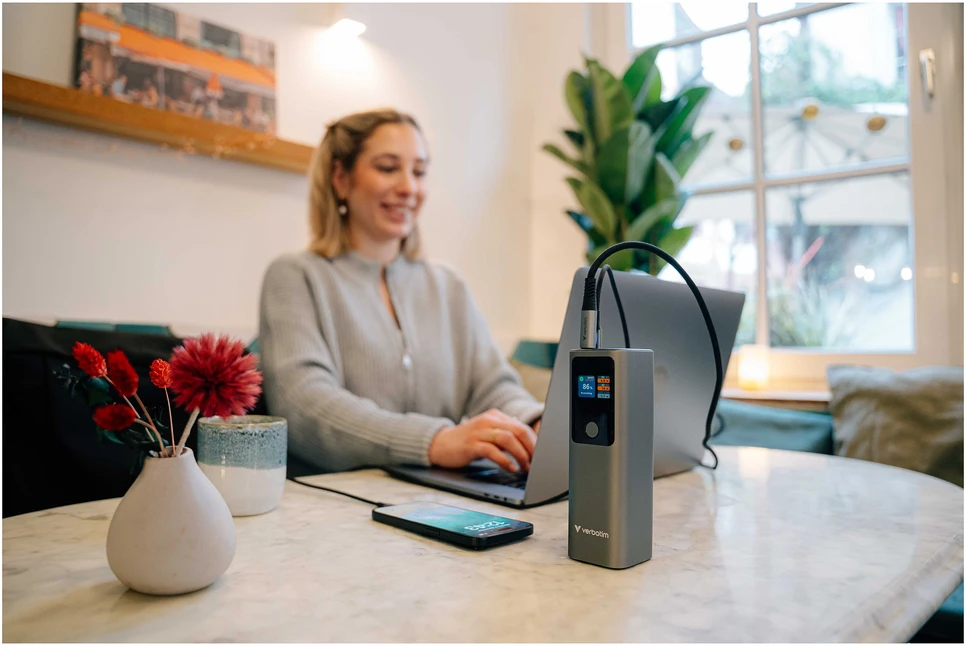 Verbatim Charge 'n' Go išorinė baterija, 27000mAh, 2× USB-C PD 3.1 140W + USB-A QC 3.0 18W, Pilkas