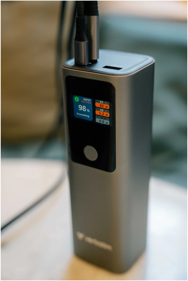 Verbatim Charge 'n' Go išorinė baterija, 27000mAh, 2× USB-C PD 3.1 140W + USB-A QC 3.0 18W, Pilkas