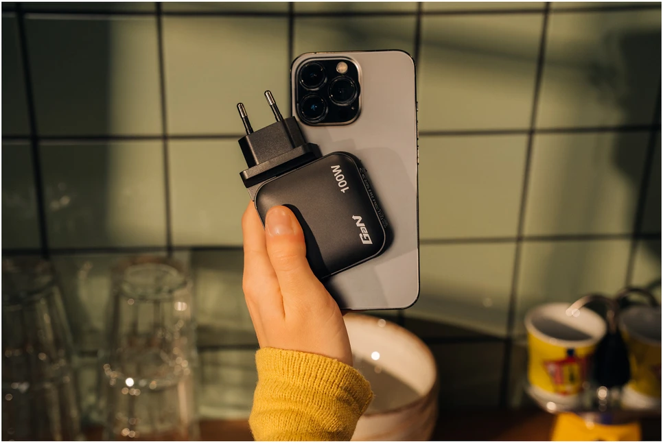 Laidinis įkroviklis Verbatim Mini GaN 100W 2xUSB-C PD/1x USB-A QC juodos spalvos 32230