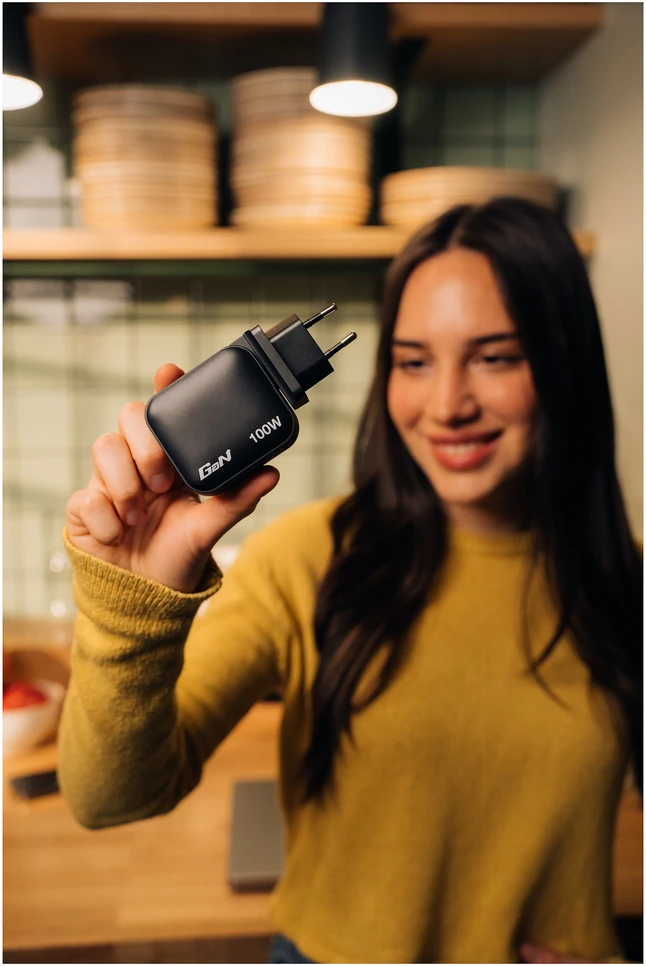 Wall Charger Verbatim Mini GaN 100W 3xUSB-C PD/1x USB-A QC juodas 32231