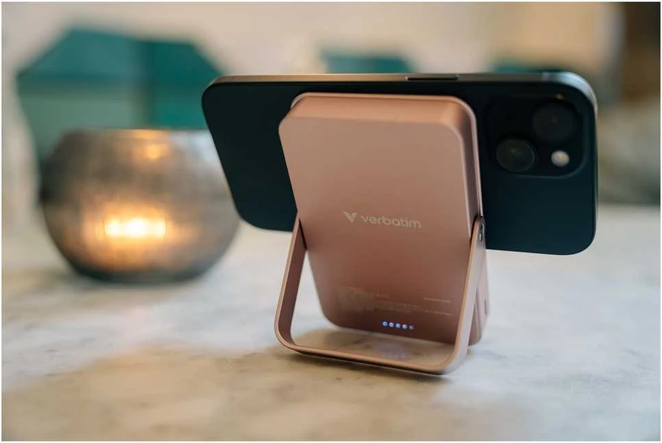 Powerbank Verbatim Charge n Go 10000mAh su stoveliu Magnetic Wireless juodos spalvos 32264