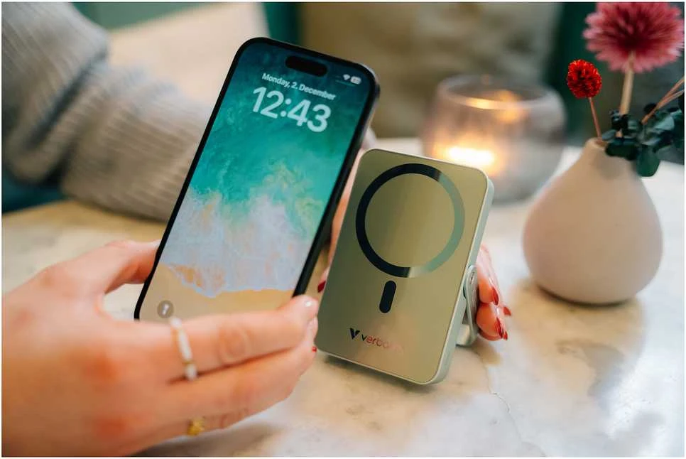 Powerbank Verbatim Charge n Go 10000mAh su stoveliu Magnetic Wireless juodos spalvos 32264