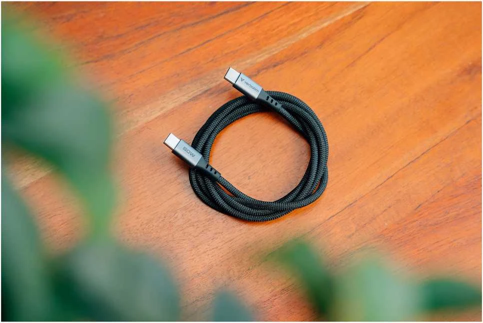 „Verbatim“ sinchronizavimo ir įkrovimo laidas USB-C į USB-C, 60 W, 120 cm, Juodas