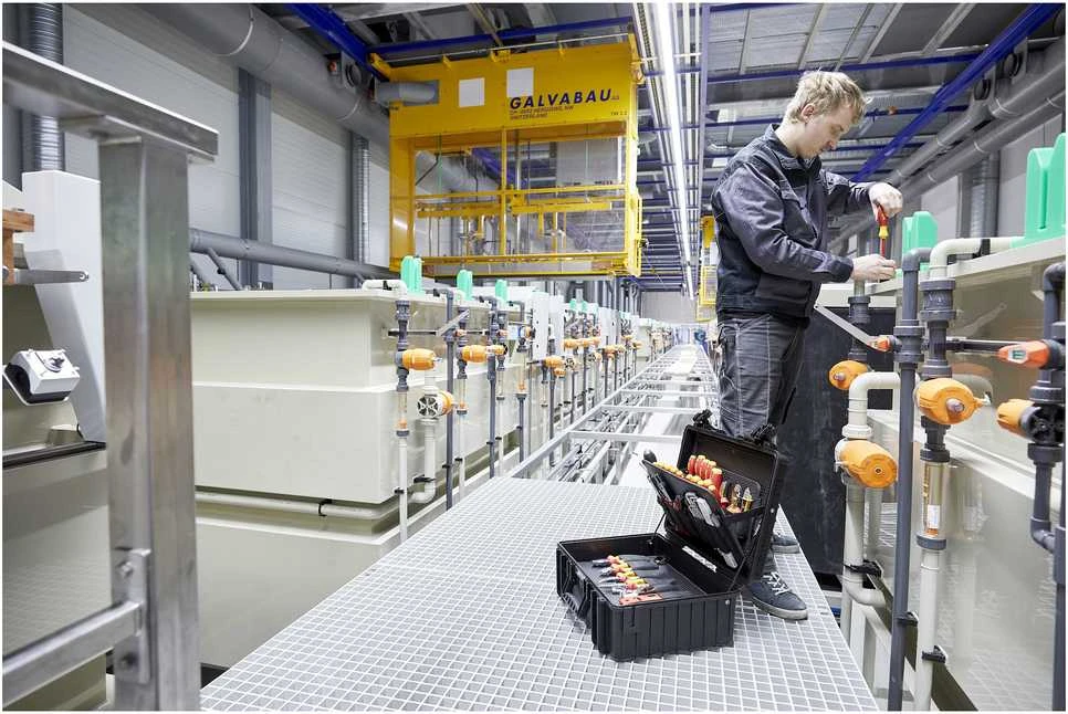 Įrankių lagaminas elektrikams WIHA Competence XL (80 vnt.)