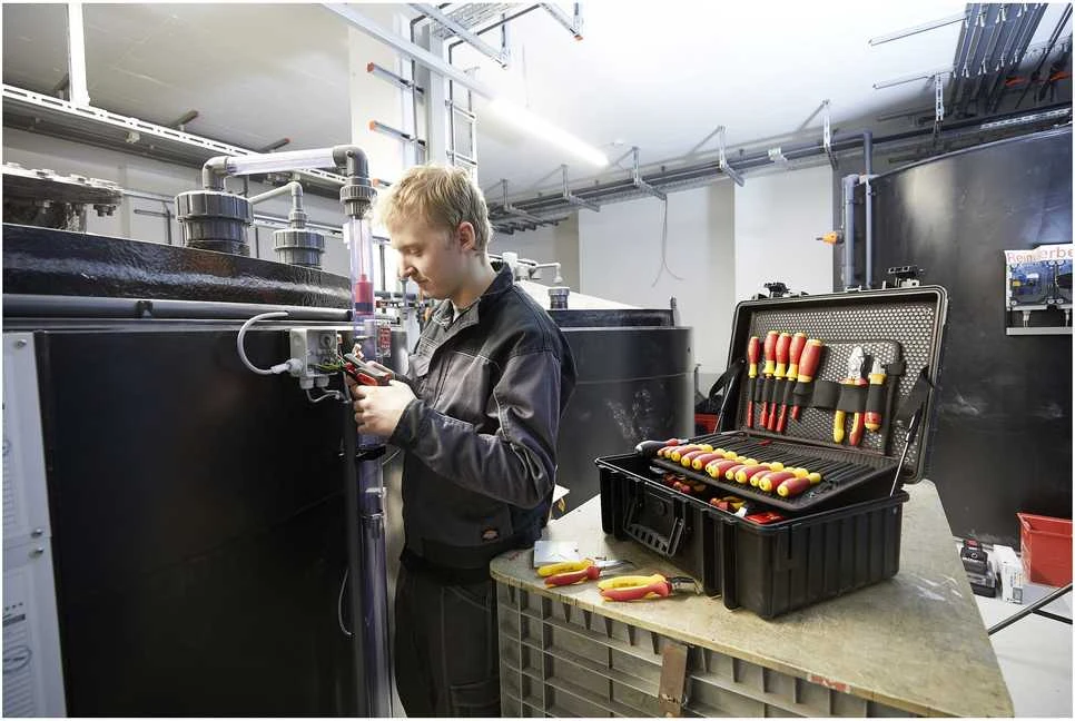 Įrankių lagaminas elektrikams WIHA Competence XL (80 vnt.)