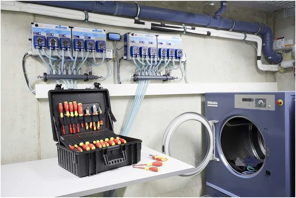 Įrankių lagaminas elektrikams WIHA Competence XL (80 vnt.)