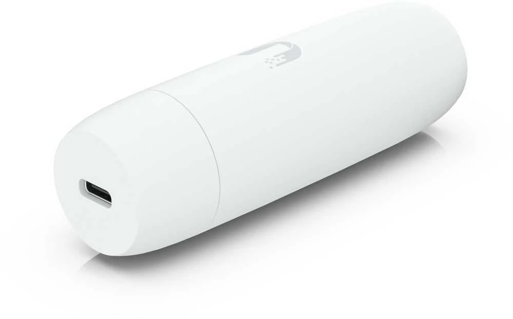 UBIQUITI universalus ADAPTERIS, SUTEIKANTIS MAITINĘ IR SUJUNGIMĄ USB-C ĮRENGINIAMS, ĮSKAITANT SUDERINAMAS APSAUGOS WIFI KAMERAS