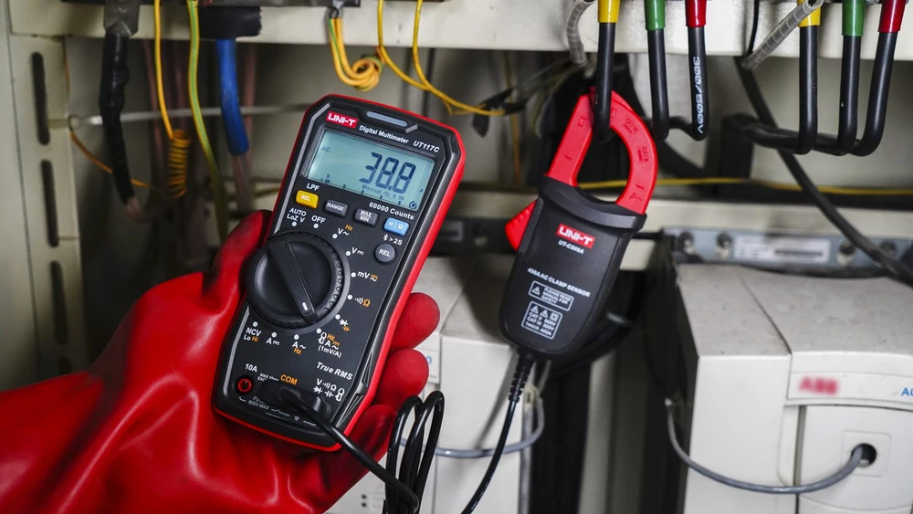 Didelio tikslumo skaitmeninis multimetras AC/DC 600V; AC/DC 10A; 50kHz; 40MΩ; 1000uF; LoZ; LPF; NCV; 60000; True RMS; BT, UNI-T