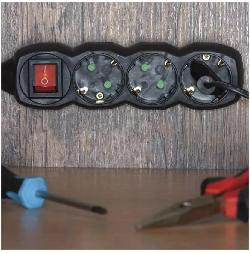 Emos Ilgiklis 4 lizdų 5.0m su įžeminimu, su jungikliu (juodas) 1.5mm²