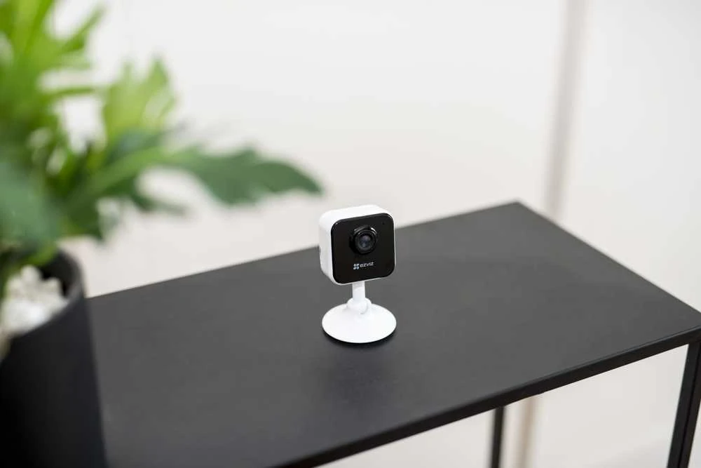 Ezviz H1c Smart Home Camera 1080p, Wi-Fi, Baltas - vidaus vaizdo stebėjimo kamera