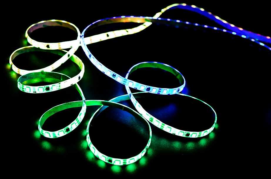 Lemlux LED juostos rinkinys su maitinimo šaltiniu ir valdikliu, 5m, 60LED/m, 14.4W/m, 12Vdc, RGB IC skaitmeninė, IP65, TUYA WI-FI