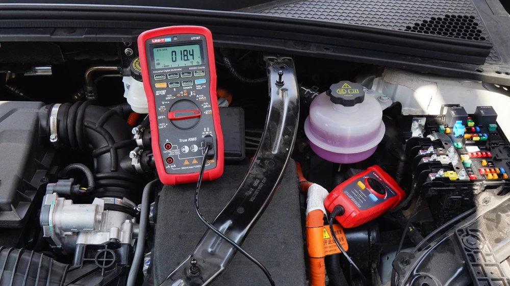 Pramoninis multimetras, 1000V AC/DC, 10A AC/DC, 60MOm; 60mF; 1MHz; 1000C, TRMS, IP67, Bluetooth, CAT IV 1000V ir CAT III 1500V, UNI-T