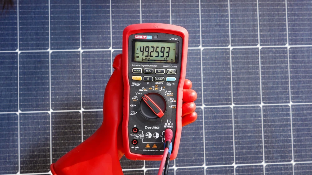 Pramoninis multimetras, 1000V AC/DC, 10A AC/DC, 60MOm; 60mF; 1MHz; 1000C, TRMS, IP67, Bluetooth, CAT IV 1000V ir CAT III 1500V, UNI-T
