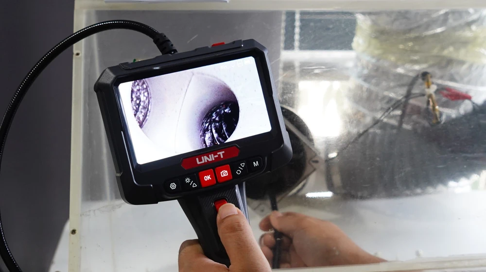 Profesionalus boroskopas su 360° sukinėjamu galu, 5.0", 70°, 8mm, 1m, CMOS, IP67, 32GB, UNI-T