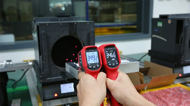 Profesionalus infraraudonųjų spindulių termometras -32°C iki 650°C UT309C UNI-T
