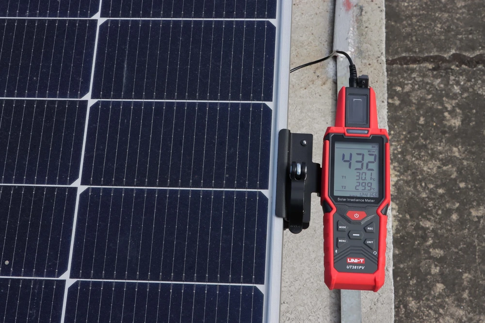 Saulės spinduliuotės matuoklis, 1400W/m², -40～120℃, –90.0~+90.0 °, 0~360°, Bluetooth, IP65, UNI-T