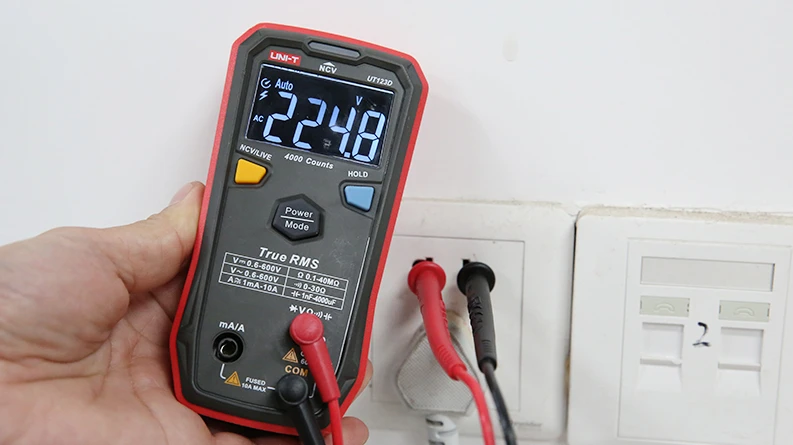 Skaitmeninis multimetras klavišinis 600V AC/DC, 10A AC/DC, NCV, 40MOm, 4000uF, -40-300C, 4000, CAT III 600V, UNI-T