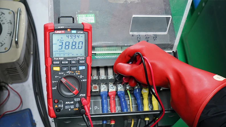 Skaitmeninis multimetras SOLAR PRO, TRMS, NCV, LPF,1.7kVDC, 1.5kVAC, 1Mhz, 60MOm, 60uF, IP65, CAT III 1000V, CAT IV 600V, UNI-T