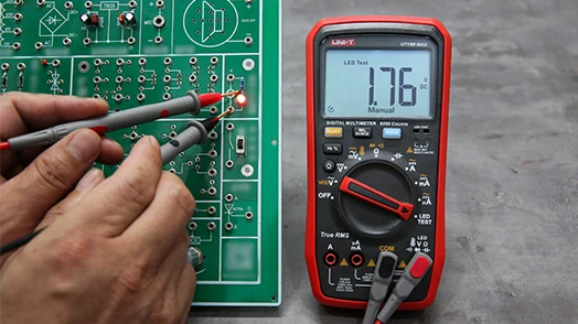 Skaitmeninis multimetras, TRMS, CATIII 600V, 600.0mV-1000V AC/DC, VFD, 600.0µA-10A AC/DC, 60.00MOm, 6000µF, 10MHz, -55C~500C, 6000, UNI-T