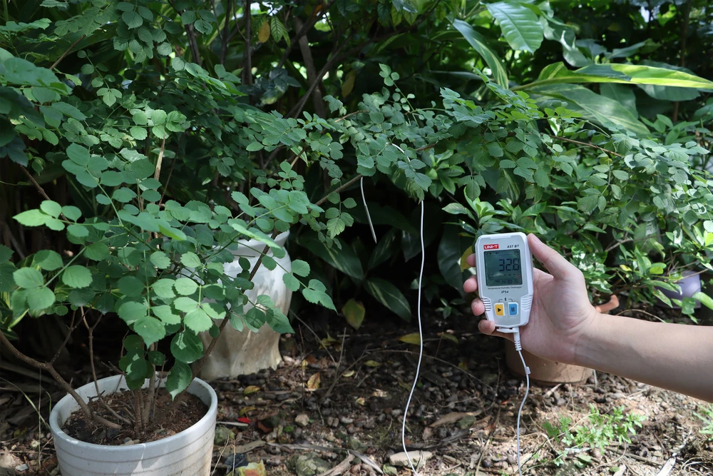 Temperatūros ir drėgmės duomenų kaupiklis, -40 ~ 85C, 0%~100% RH, 64000 taškų, IP54, Bluetooth, UNI-T