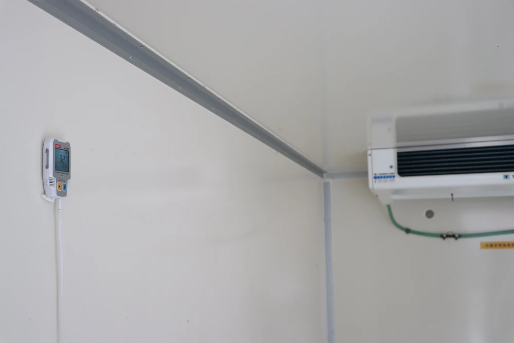 Temperatūros ir drėgmės duomenų kaupiklis, -40 ~ 85C, 0%~100% RH, 64000 taškų, IP54, Bluetooth, UNI-T