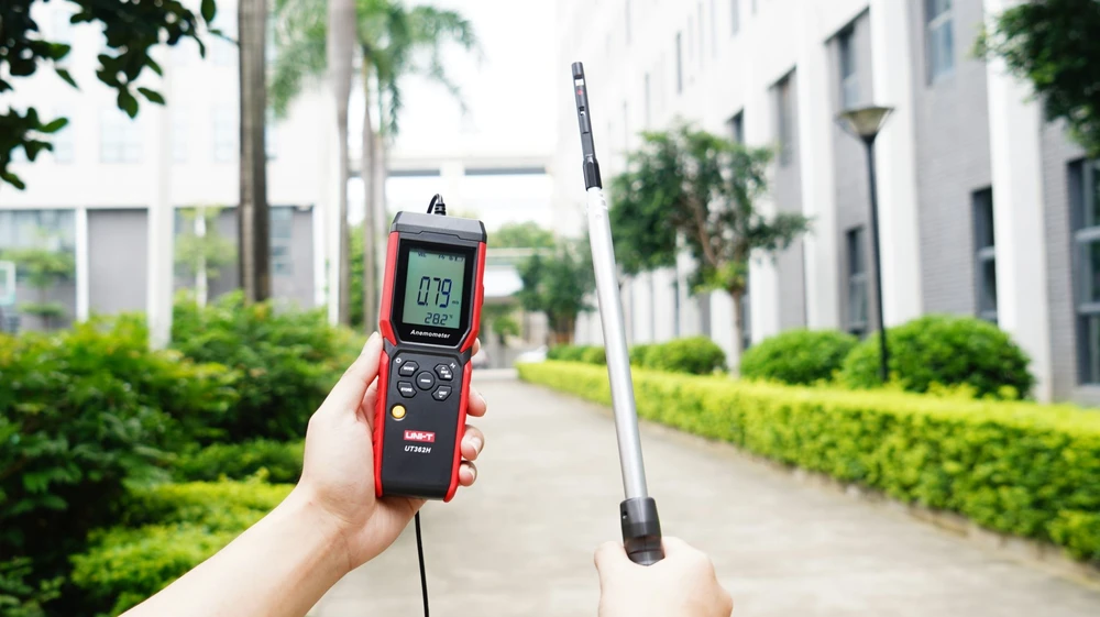 Termo anemometras ; 0~30m/s; -20~70C; 0~999900m³/min, pasirenkama ortakių forma, UNI-T