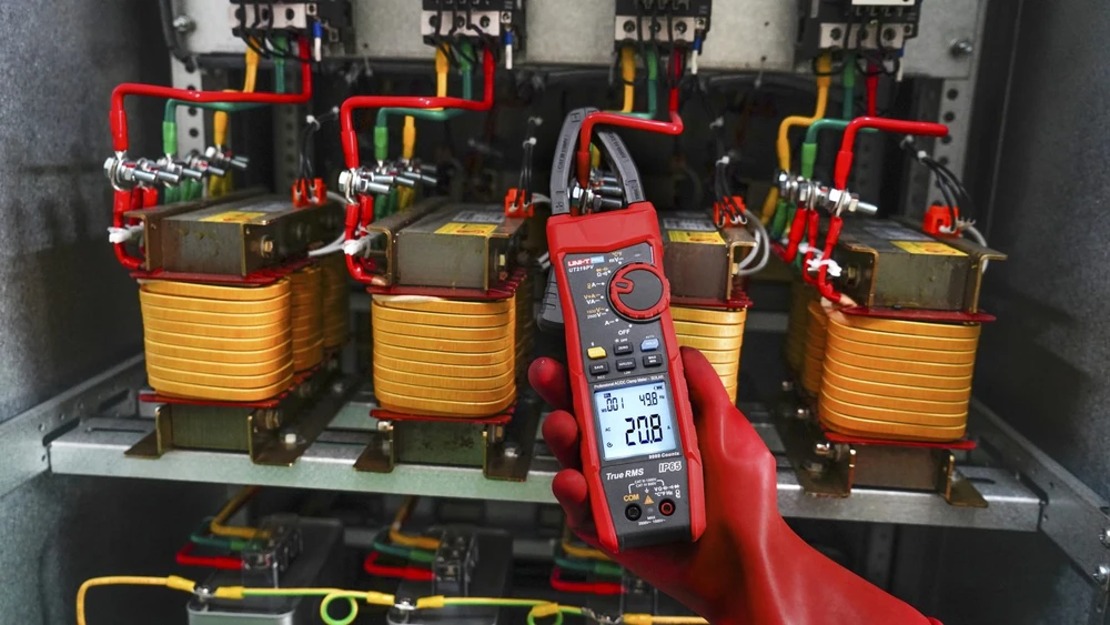 Uni-t Profesionalios matavimo replės SOLAR,1000A, 1.5kVAC, 2.5kVDC, V+A, IP65, CAT III 1.5kV, Bluetooth, UNIT