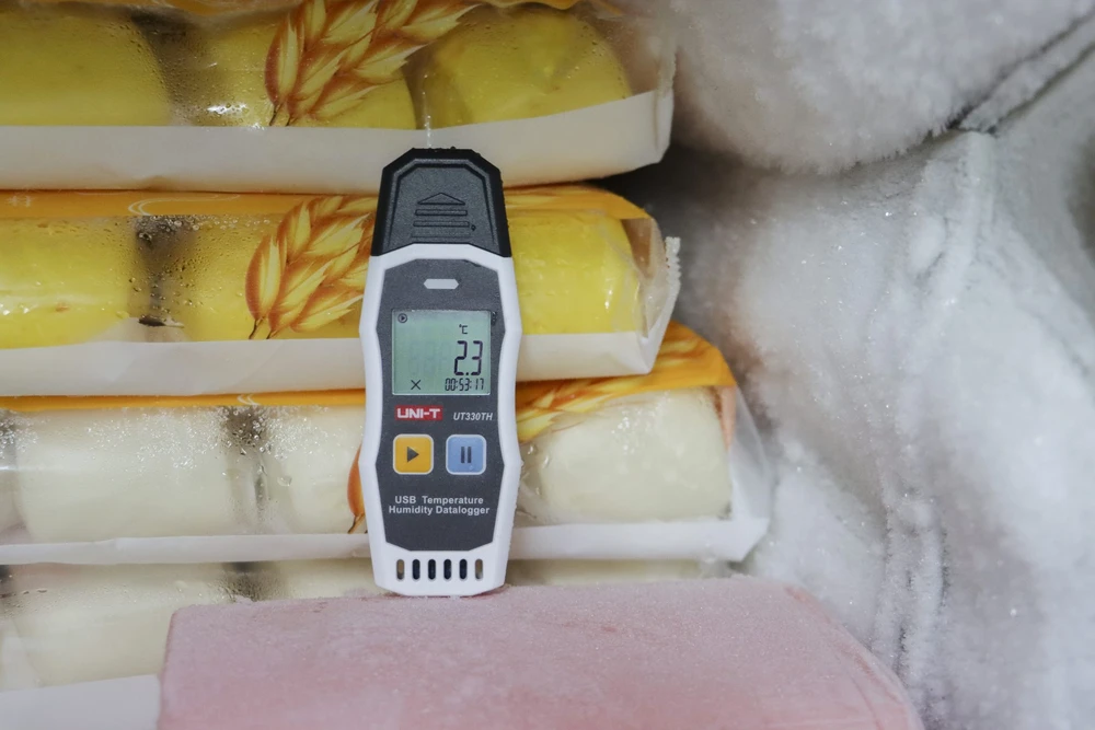 USB temperatūros ir drėgmės kaupiklis -30~70C; 0~99.9%RH; iki 64000 taškų; UNI-T