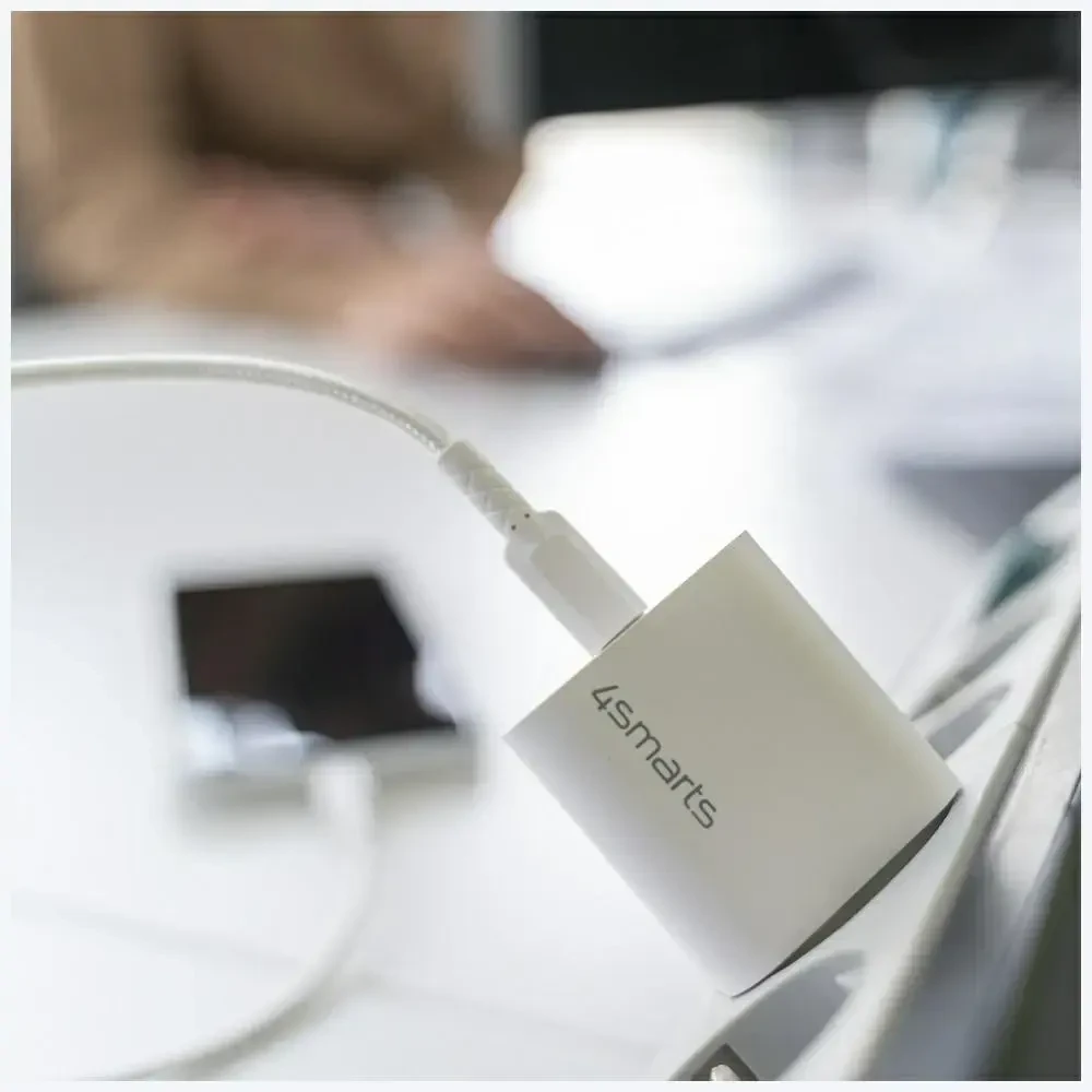4smarts VoltPlug 20W PD USB-C Laidinis įkroviklis with USB-C to Lightning cable baltos spalvos