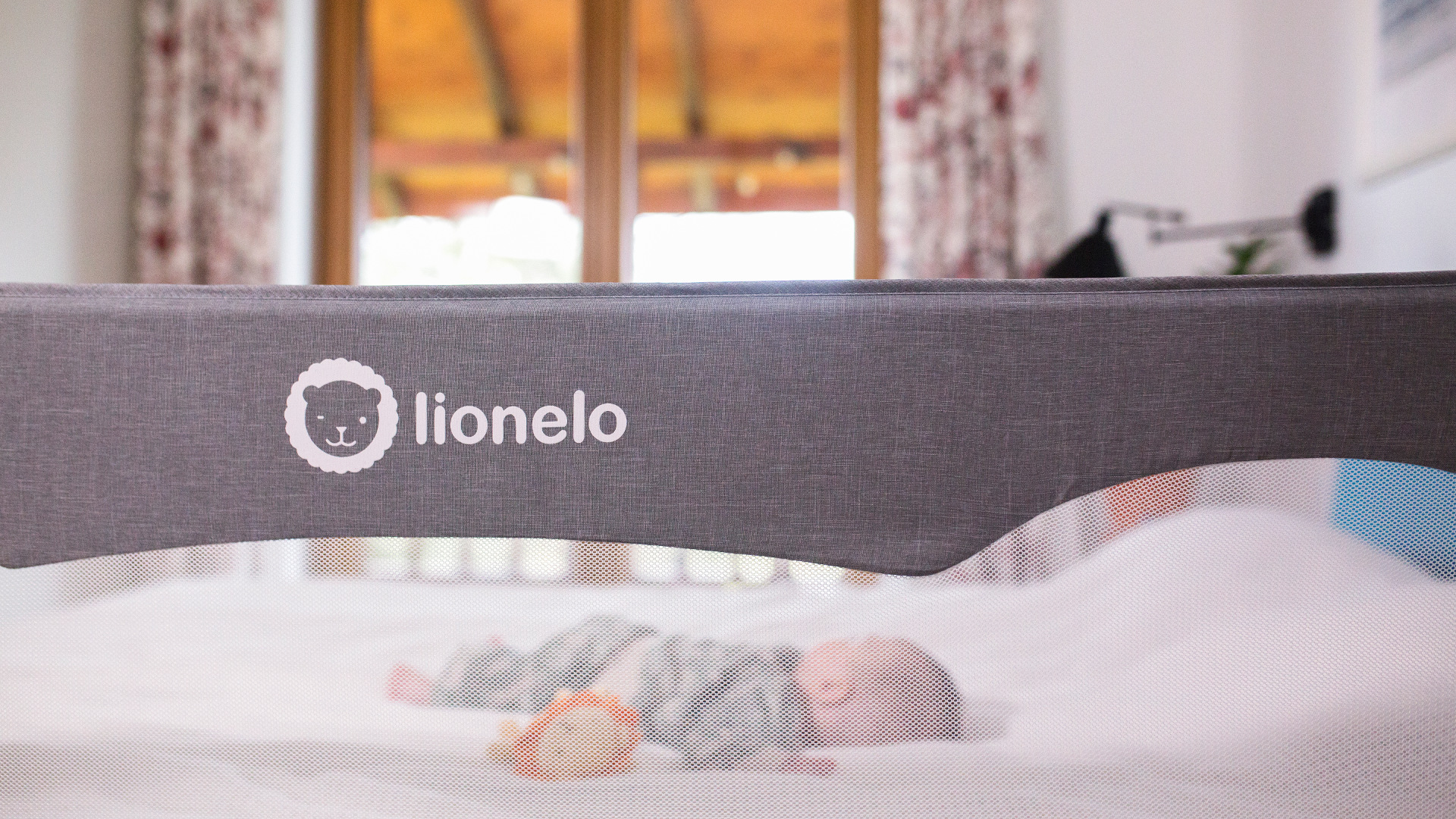 Lionelo lovos apsauginis turėklas Hanna 150 × 66 cm, pilkas LO-HANNA