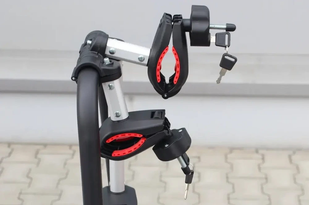 Amio Automobilinis dviračių laikiklis ant kablio, 3 dviračiams TBC-01/3