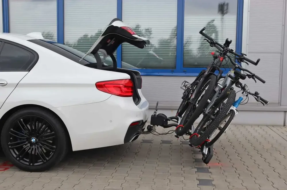 Amio Automobilinis dviračių laikiklis ant kablio, 3 dviračiams TBC-01/3