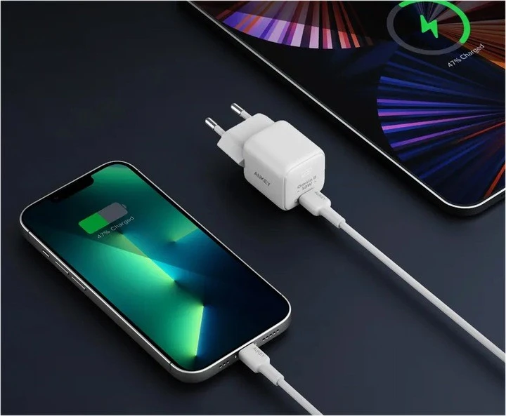 Aukey GaN, USB-C, PD 30W, balta