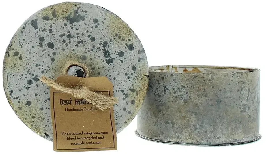 „Bali Mantra“ Viktorijos laikų skardinė apvali persikų ir greipfrutų kvapioji žvakė, 280 g